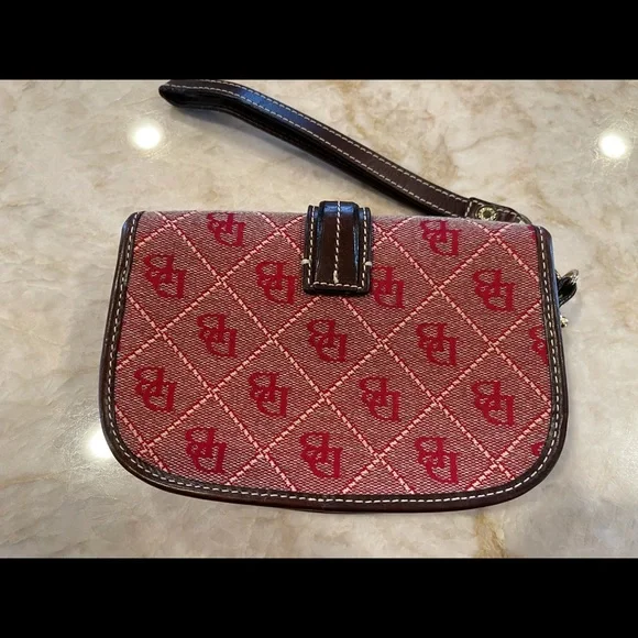 Dooney and Bourke wristlet - Picture 2 of 2